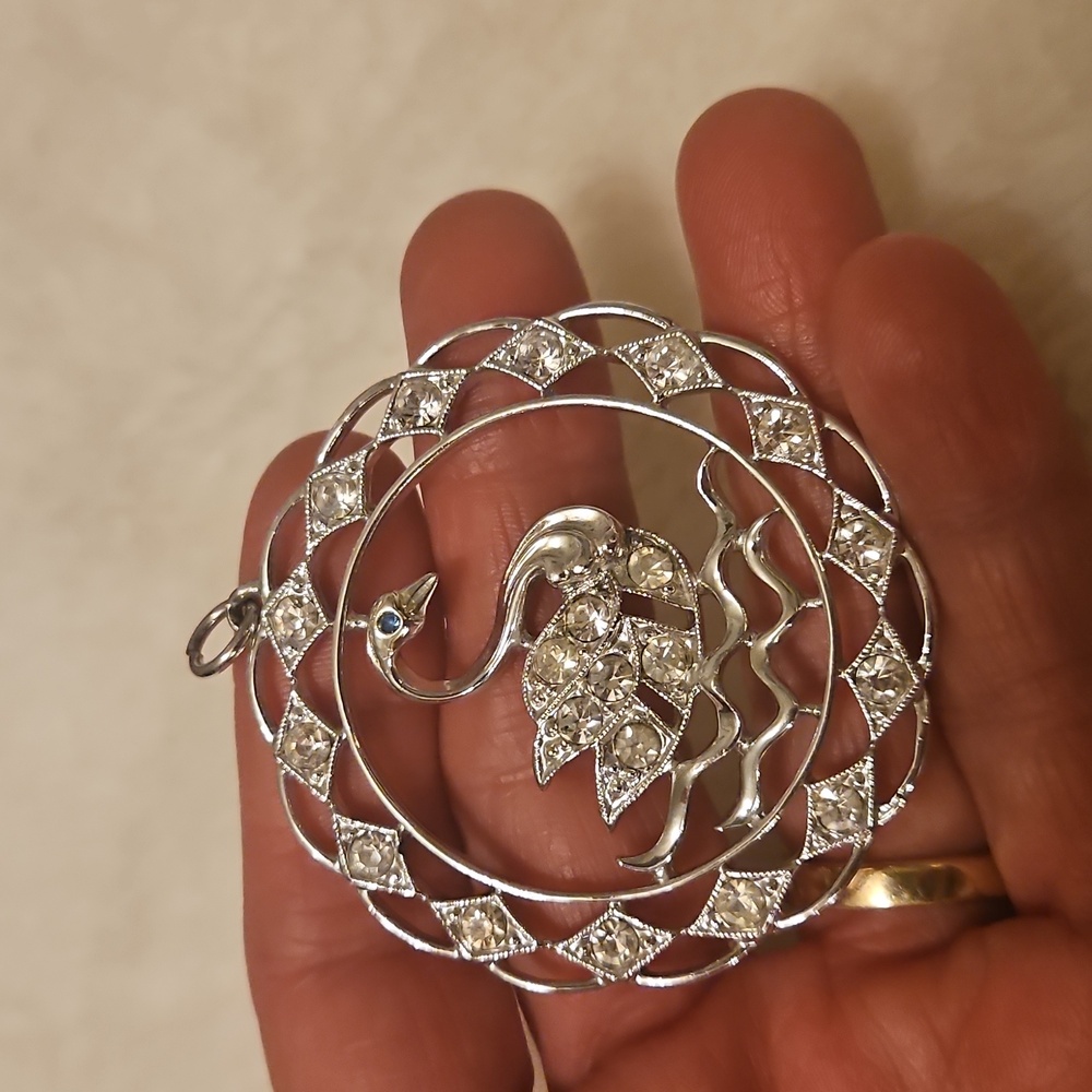 Swan Sparkling Pendant